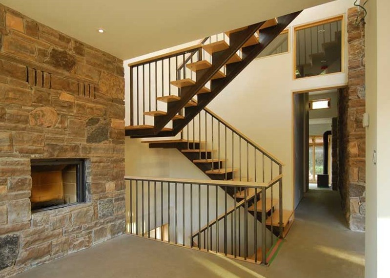 Modern open riser staircase